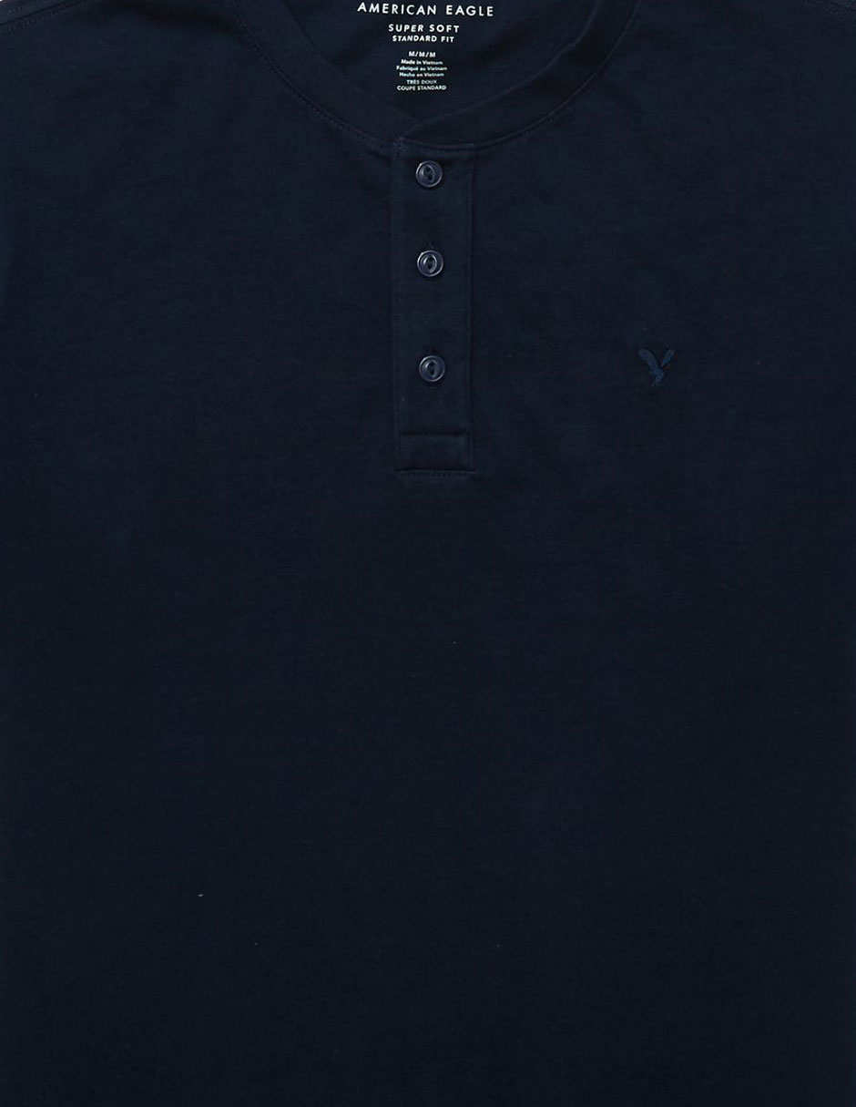 Playera American Eagle cuello henley para hombre