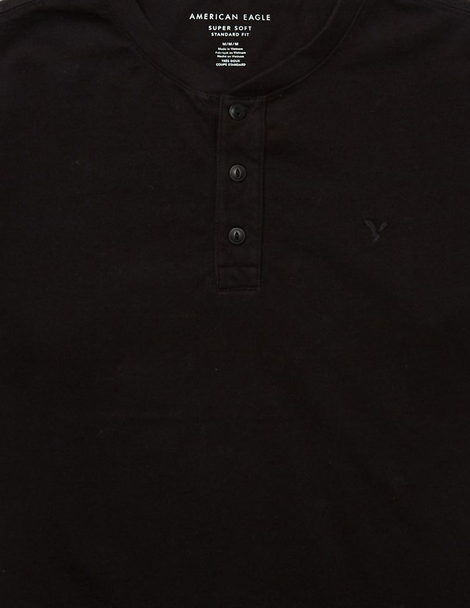 Playera American Eagle cuello henley para hombre