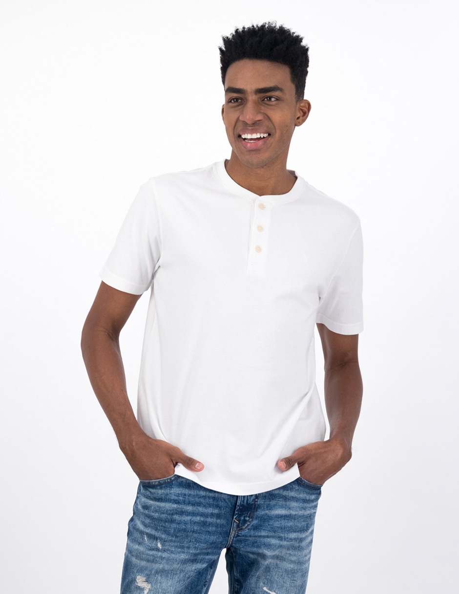 Playera American Eagle cuello henley para hombre