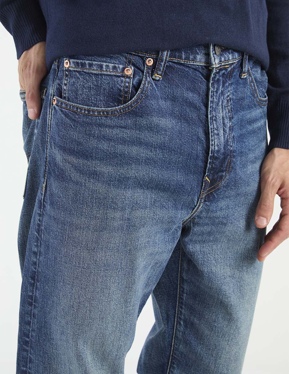 Jeans straight deslavado para hombre 4