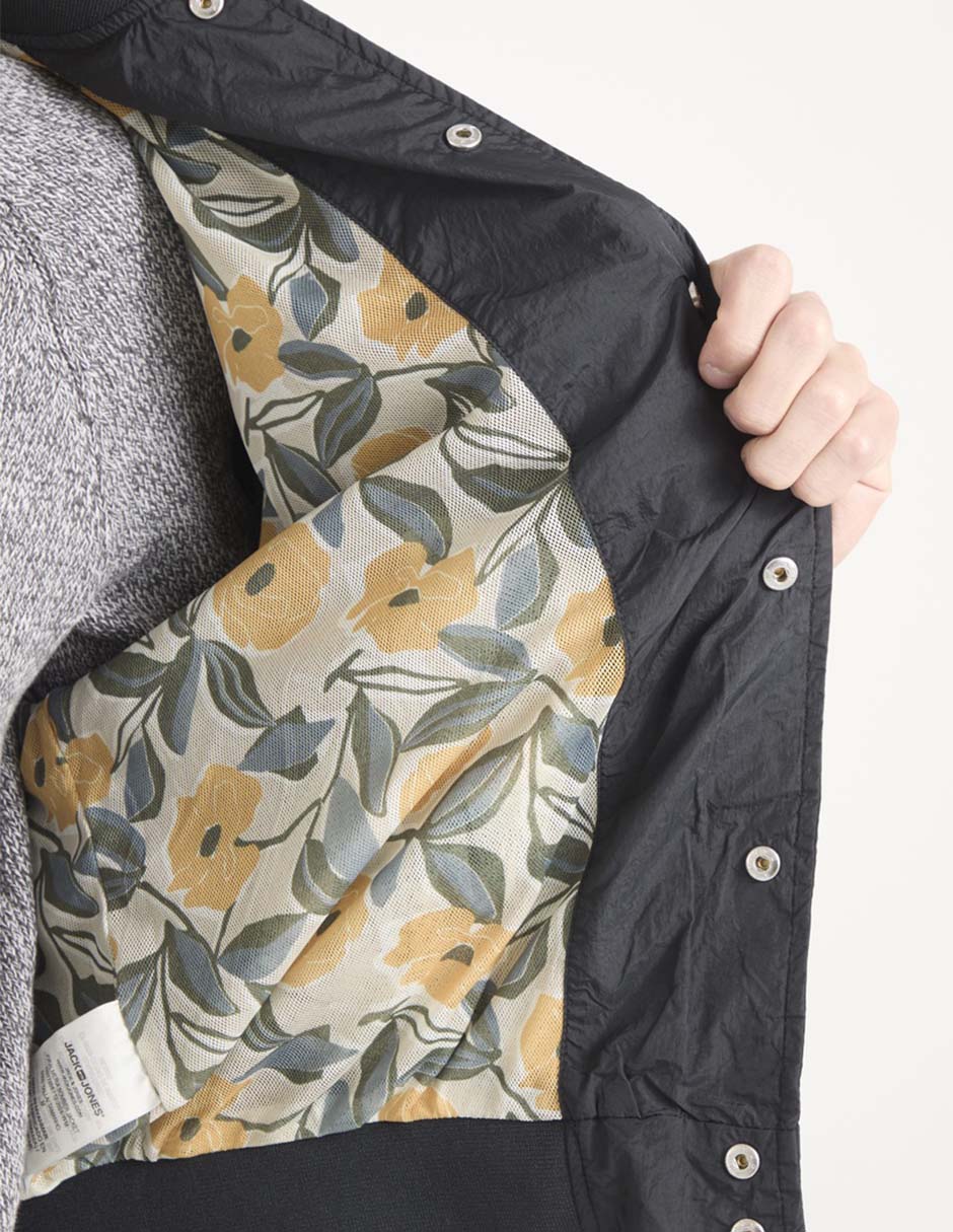 Chamarra bomber con bolsillos para hombre