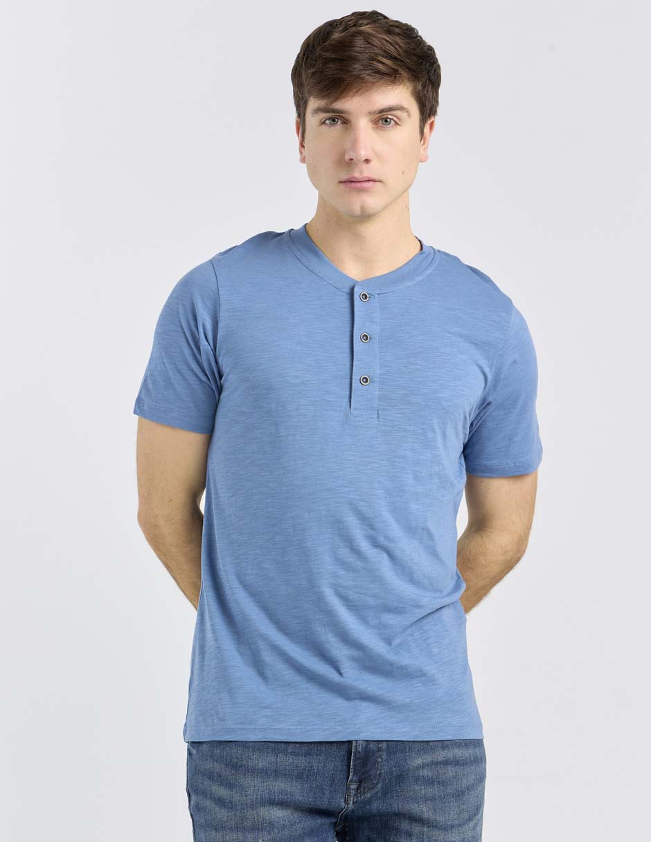 Playera cuello henley para hombre