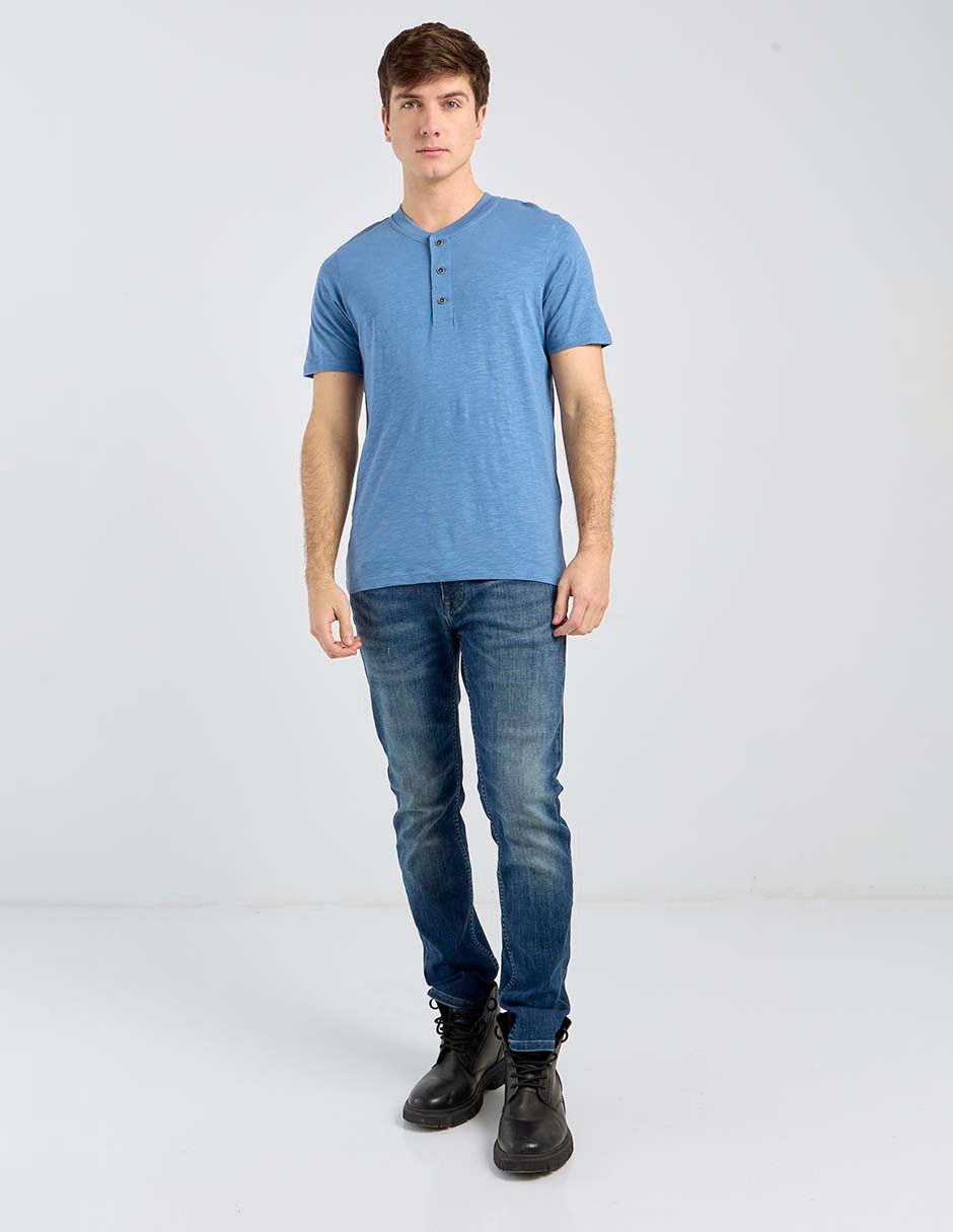 Playera cuello henley para hombre