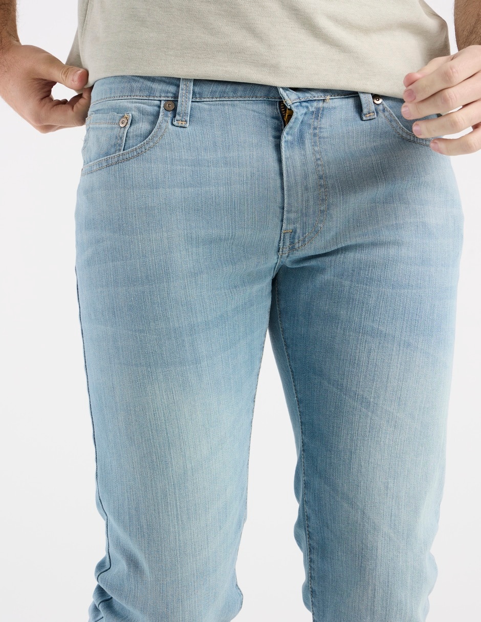 Jeans slim deslavado para hombre 7