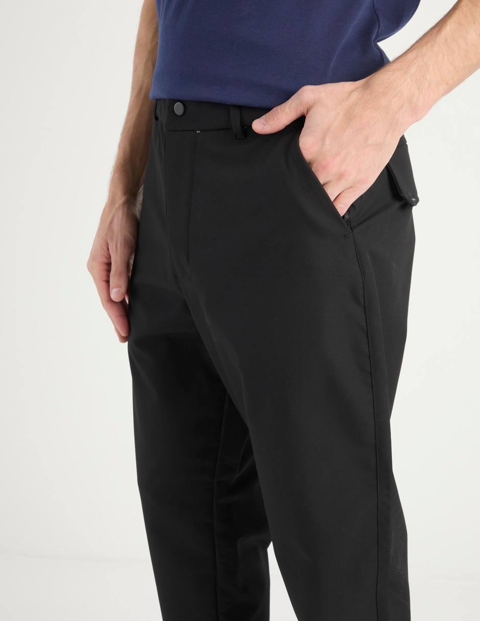 Jeans jogger straight lavado obscuro para hombre 4