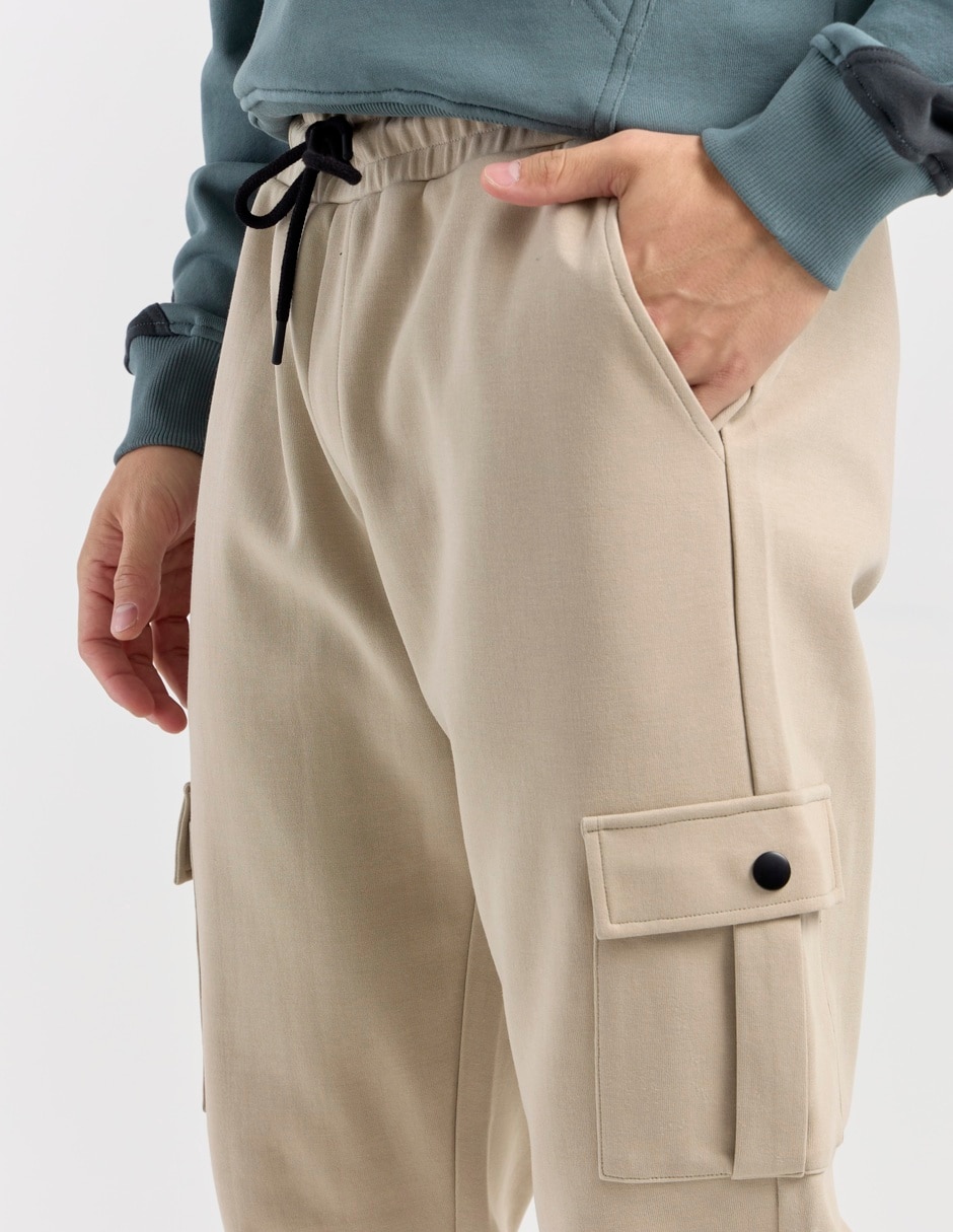 Jogger slim con bolsillos para hombre 4