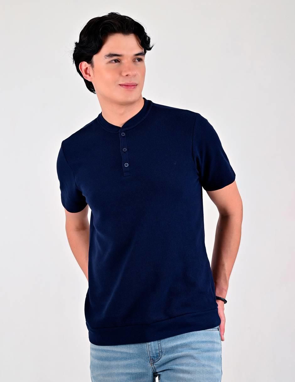 Playera cuello henley para hombre