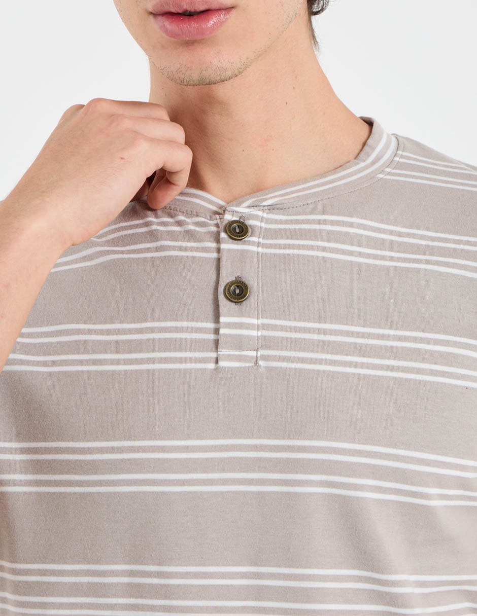 Playera cuello henley para hombre 4