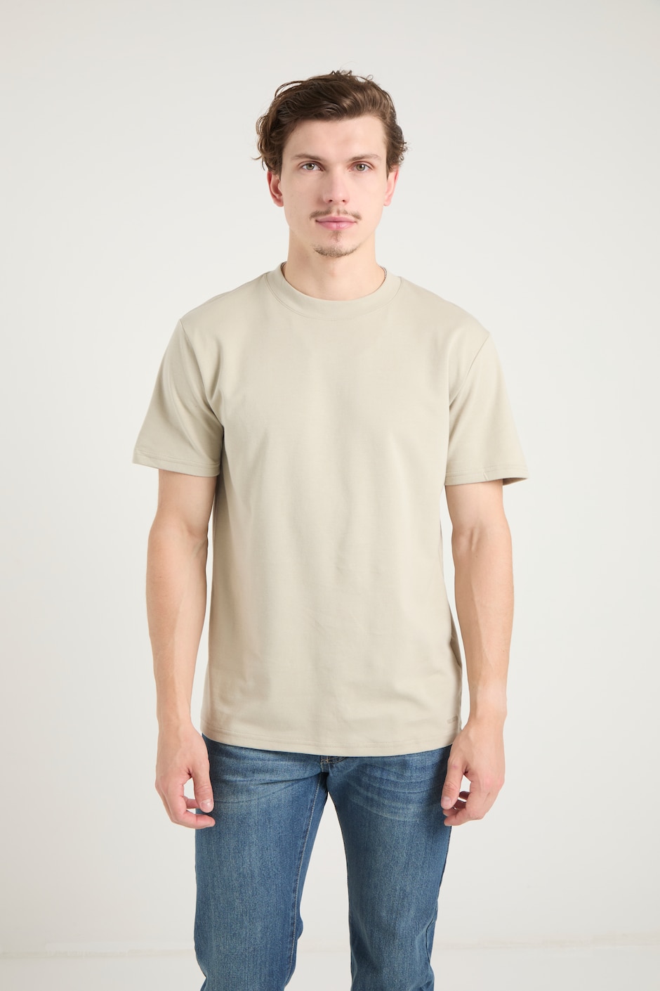 Set playera cuello redondo para hombre 1