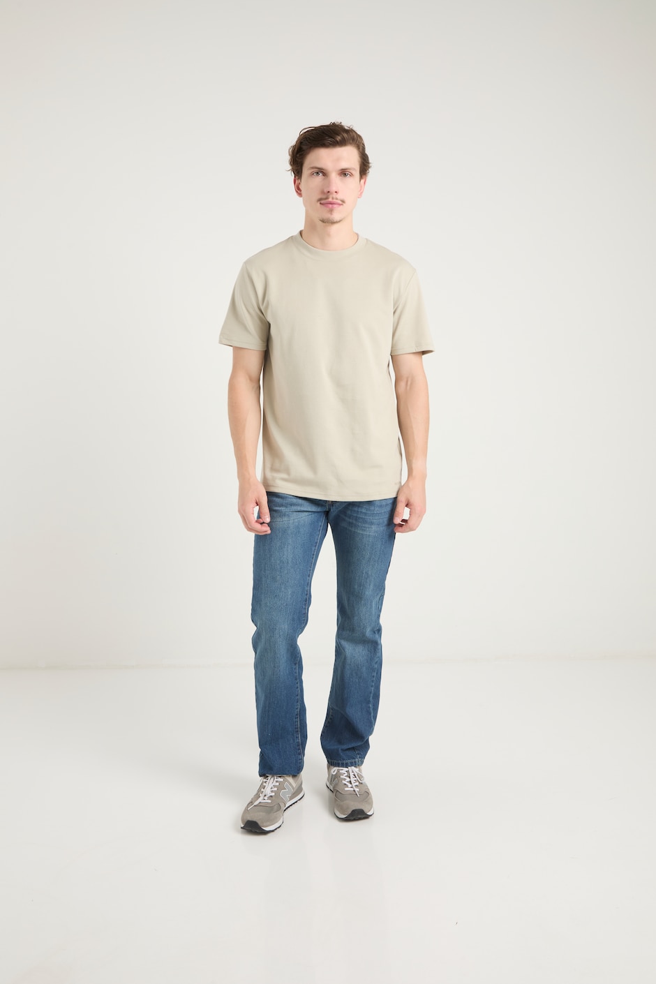 Set playera cuello redondo para hombre 9