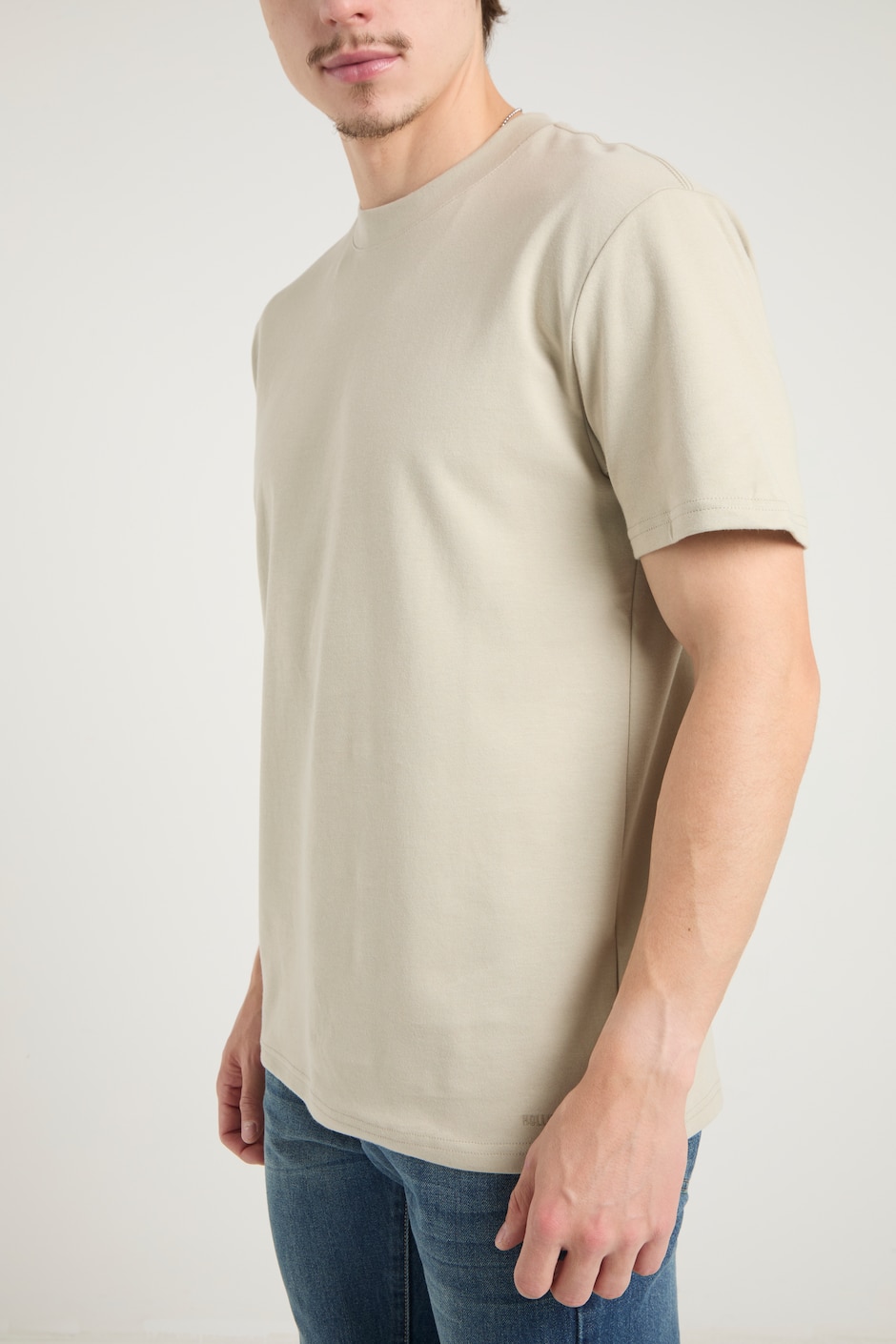 Set playera cuello redondo para hombre 11