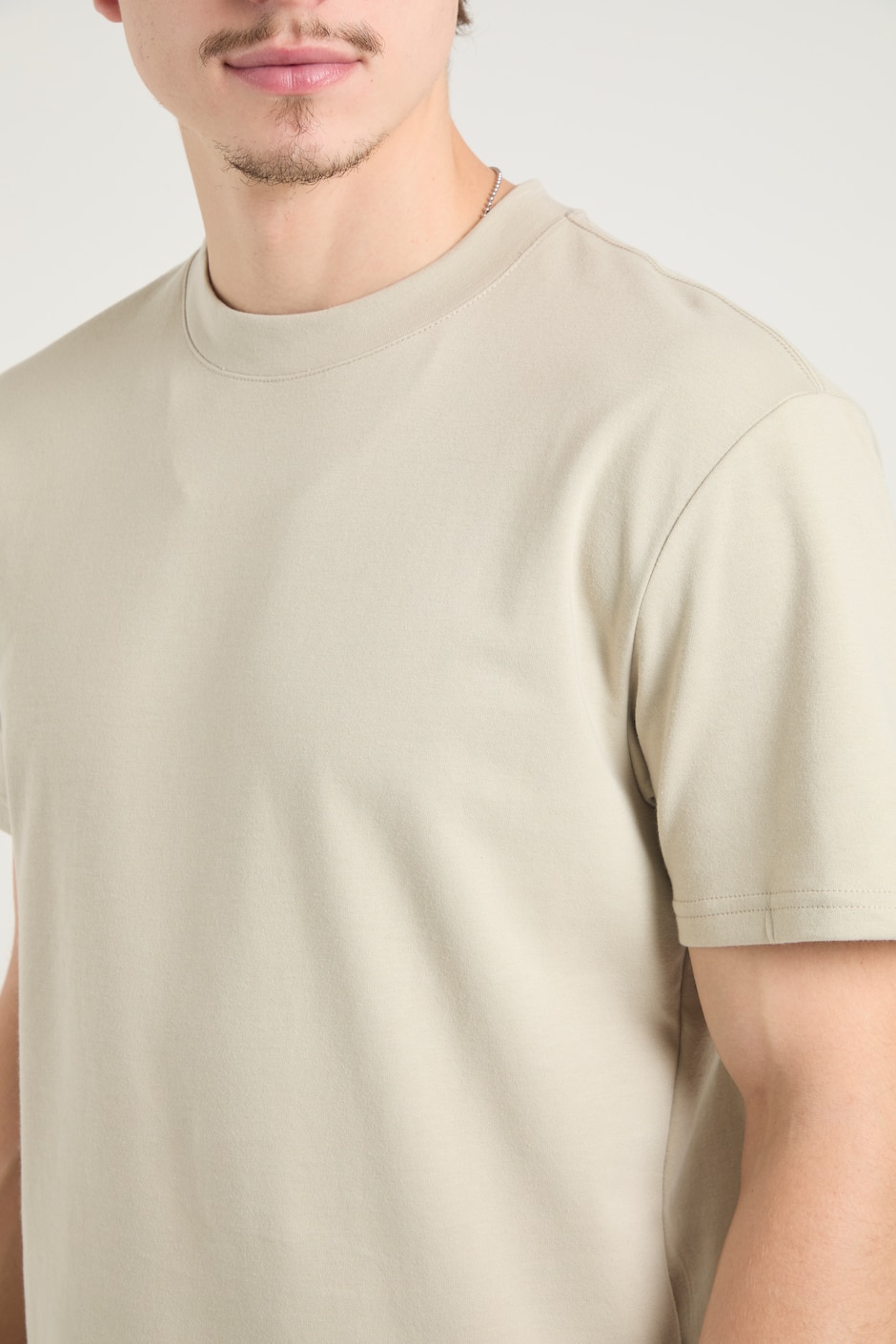 Set playera cuello redondo para hombre 12