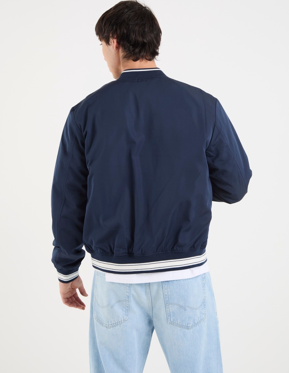 Chamarra bomber con bolsillos para hombre 6