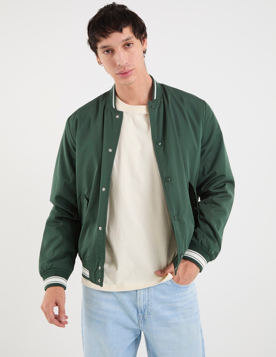 Chamarra bomber con bolsillos para hombre
