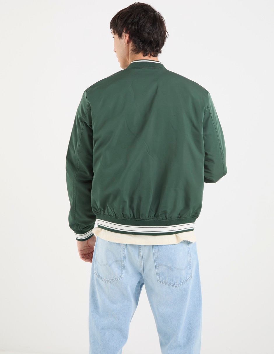 Chamarra bomber con bolsillos para hombre 6