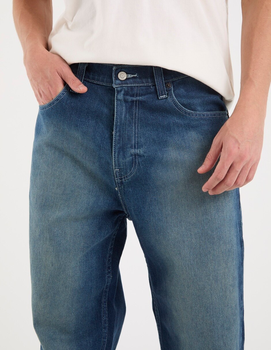 Jeans regular deslavado para hombre 4